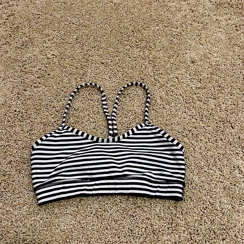 Lululemon sports bra size 4